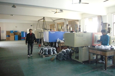 Ningbo Baoda Developing Co.,Ltd. خط إنتاج المصنع